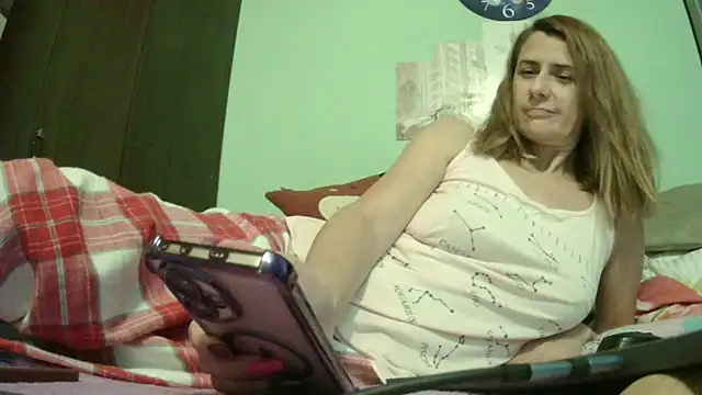 Snapshot of SexyGioconda chatting on May 3, 9:54 pm SexyGioconda online show from May 3, 9:54 pm