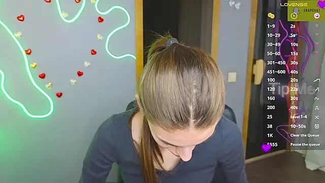 EmmyGreans online show from March 17, 9:33 am