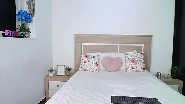 Snapshot of AylinRoss chatting on October 6, 6:16 pm AylinRoss online show from October 6, 6:16 pm