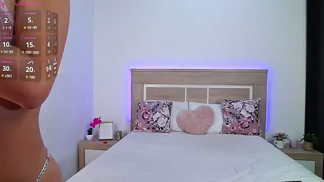 Snapshot of AylinRoss chatting on December 3, 7:45 pm AylinRoss online show from December 3, 7:45 pm