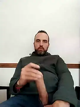 Snapshot of leon3875 chatting on December 4, 3:32 pm leon3875 online show from December 4, 3:32 pm