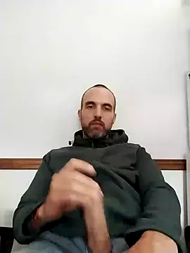 Snapshot of leon3875 chatting on December 17, 3:28 pm leon3875 online show from December 17, 3:28 pm