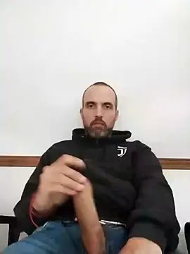 Snapshot of leon3875 chatting on December 19, 3:30 pm leon3875 online show from December 19, 3:30 pm