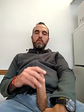 Snapshot of leon3875 chatting on March 11, 3:23 pm leon3875 online show from March 11, 3:23 pm