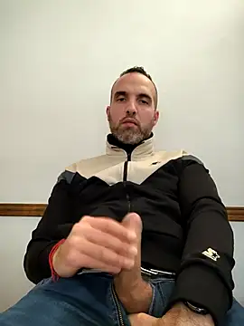 Snapshot of leon3875 chatting on September 10, 3:23 pm leon3875 online show from September 10, 3:23 pm