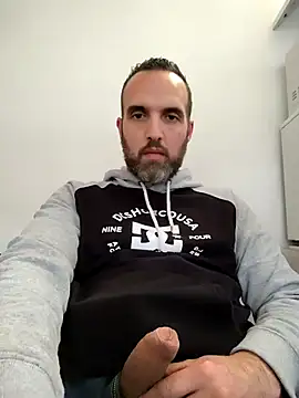 Snapshot of leon3875 chatting on September 30, 3:28 pm leon3875 online show from September 30, 3:28 pm