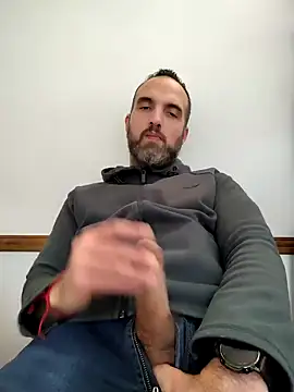 Snapshot of leon3875 chatting on October 3, 3:42 pm leon3875 online show from October 3, 3:42 pm