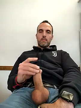 Snapshot of leon3875 chatting on October 15, 3:23 pm leon3875 online show from October 15, 3:23 pm