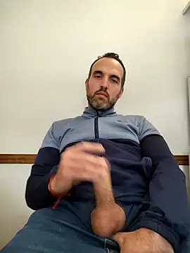 Snapshot of leon3875 chatting on October 27, 3:27 pm leon3875 online show from October 27, 3:27 pm