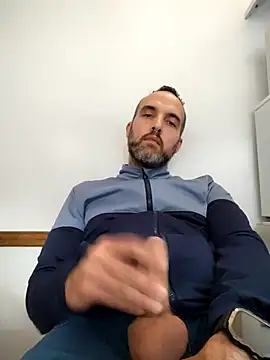 Snapshot of leon3875 chatting on December 2, 3:29 pm leon3875 online show from December 2, 3:29 pm