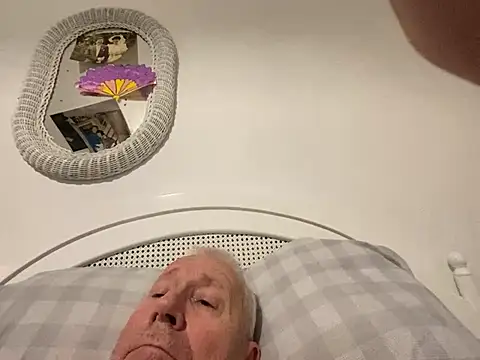 Bossinmidd12 online show from December 7, 9:33 pm