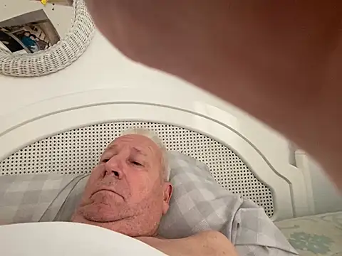 Bossinmidd12 online show from December 11, 9:30 am