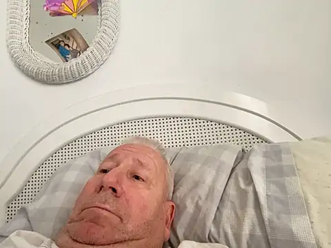 Bossinmidd12 online show from February 1, 10:15 am