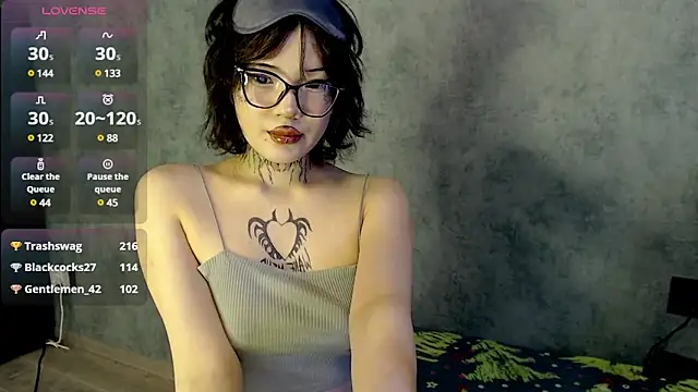 Snapshot of LizzieLight chatting on December 16, 5:38 am LizzieLight online show from December 16, 5:38 am