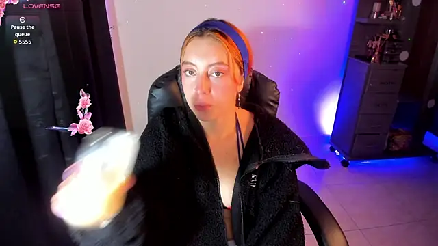 Violetaarey online show from May 26, 1:01 am
