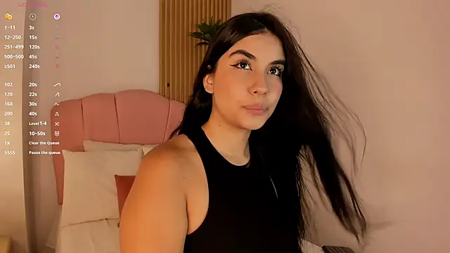 Snapshot of Mara_Betancurt chatting on July 7, 3:31 am Mara Betancurt online show from July 7, 3:31 am