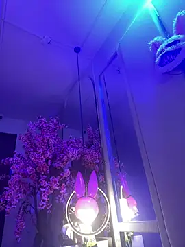 Broklinwhite  online show from July 21, 1:46 pm
