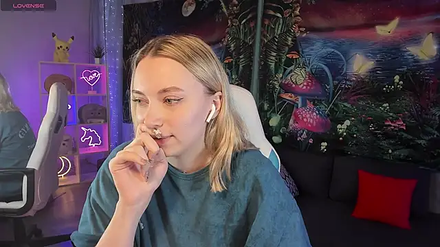 TiffanyBatson online show from December 20, 9:21 am