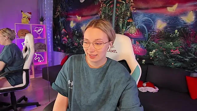 TiffanyBatson online show from January 14, 11:31 am