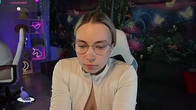 TiffanyBatson online show from January 22, 10:40 am