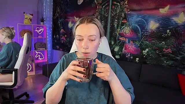 TiffanyBatson online show from January 31, 10:20 am