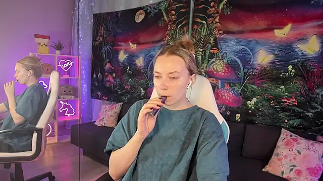 TiffanyBatson online show from February 6, 3:59 am