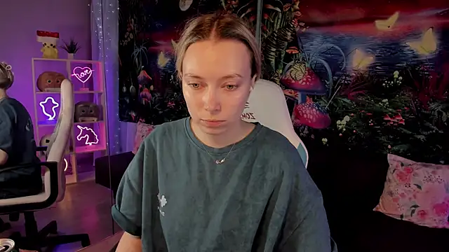 TiffanyBatson online show from February 8, 6:22 am