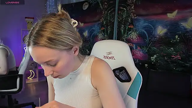 TiffanyBatson online show from February 17, 11:23 am