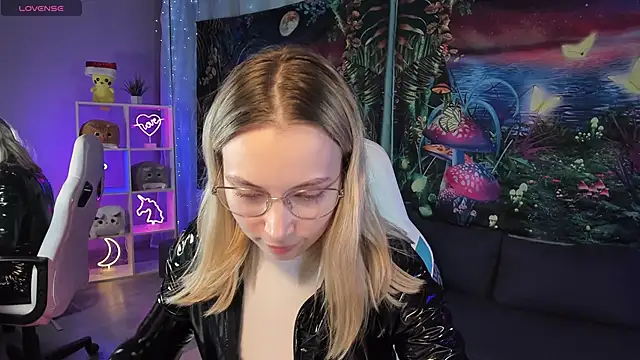 TiffanyBatson online show from February 23, 3:29 pm