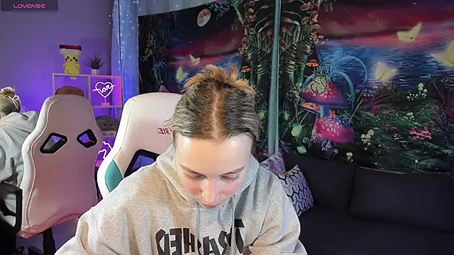 TiffanyBatson online show from February 24, 7:55 am