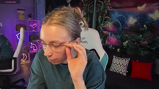 TiffanyBatson online show from March 5, 6:33 am