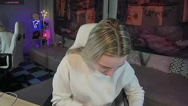 TiffanyBatson online show from March 14, 5:16 am