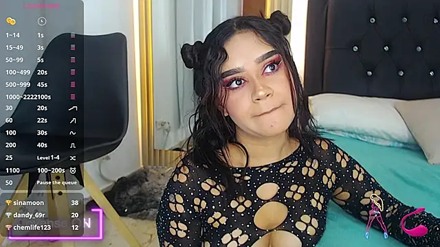 Snapshot of coraline_v chatting on December 9, 1:55 pm coraline v online show from December 9, 1:55 pm