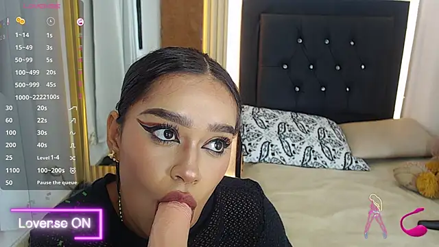 Snapshot of coraline_v chatting on March 9, 2:39 am coraline v online show from March 9, 2:39 am