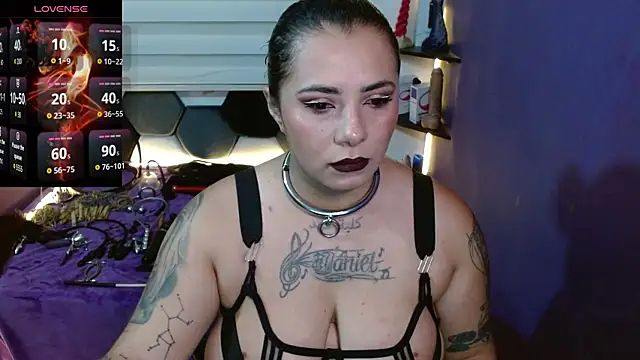 Snapshot of Alexa_Slavehot777 chatting on October 15, 12:44 am Alexa Slavehot777 online show from October 15, 12:44 am