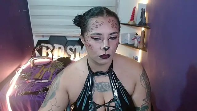 Snapshot of Alexa_Slavehot777 chatting on October 22, 12:33 am Alexa Slavehot777 online show from October 22, 12:33 am