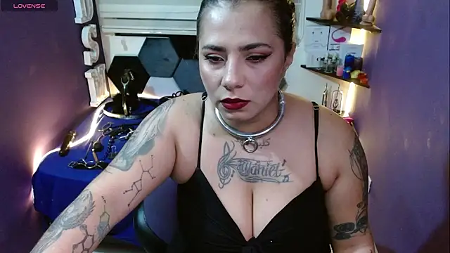 Snapshot of Alexa_Slavehot777 chatting on February 25, 12:20 am Alexa Slavehot777 online show from February 25, 12:20 am