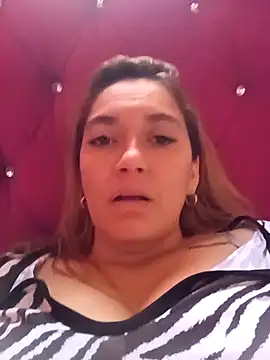 Snapshot of Izury_Blondee chatting on February 7, 11:45 am Izury Blondee online show from February 7, 11:45 am