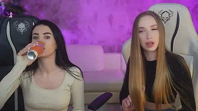 Snapshot of Tina_Breeze chatting on February 20, 7:55 am Tina Breeze online show from February 20, 7:55 am