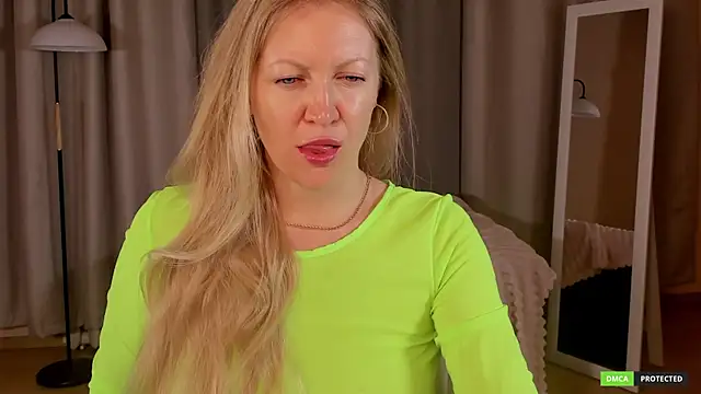 Snapshot of sugamomy chatting on November 19, 12:32 am sugamomy online show from November 19, 12:32 am