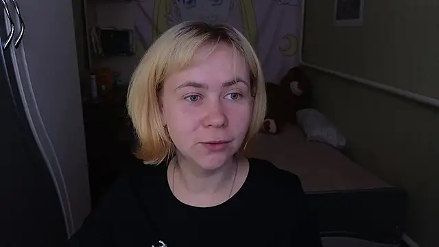 Snapshot of Riley_Roo chatting on April 3, 8:45 am Riley Roo online show from April 3, 8:45 am