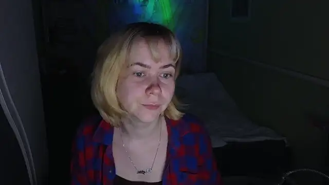 Snapshot of Riley_Roo chatting on April 12, 3:44 am Riley Roo online show from April 12, 3:44 am