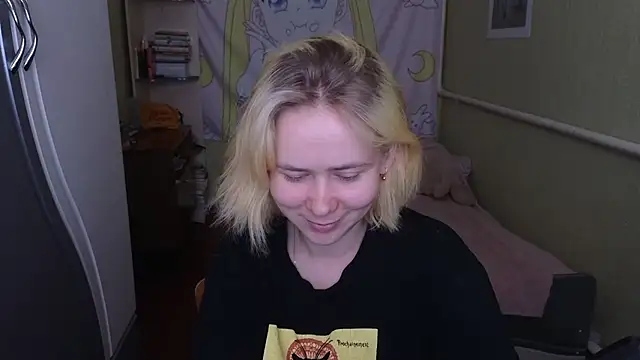 Snapshot of Riley_Roo chatting on April 22, 8:06 am Riley Roo online show from April 22, 8:06 am