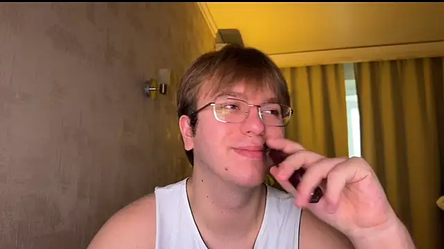 Snapshot of kiopiggy chatting on November 12, 6:58 am kiopiggy online show from November 12, 6:58 am