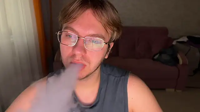 Snapshot of kiopiggy chatting on December 4, 7:06 am kiopiggy online show from December 4, 7:06 am