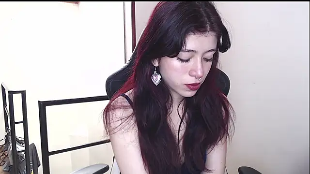 Snapshot of SuzzyyM chatting on January 7, 3:33 pm SuzzyyM online show from January 7, 3:33 pm