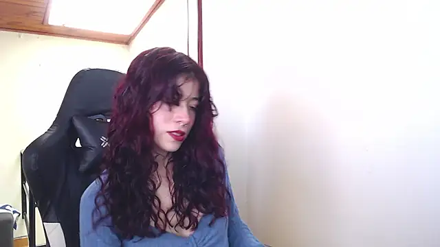 Snapshot of SuzzyyM chatting on January 15, 3:29 pm SuzzyyM online show from January 15, 3:29 pm