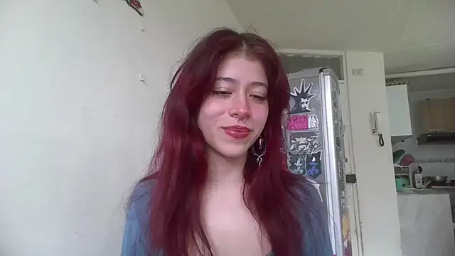 Snapshot of SuzzyyM chatting on February 13, 6:27 pm SuzzyyM online show from February 13, 6:27 pm