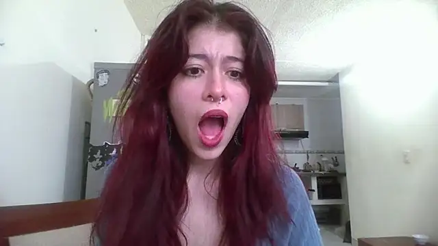 Snapshot of SuzzyyM chatting on February 13, 9:38 pm SuzzyyM online show from February 13, 9:38 pm