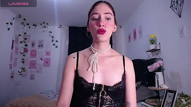 IsaBaileys  online show from April 29, 8:15 pm